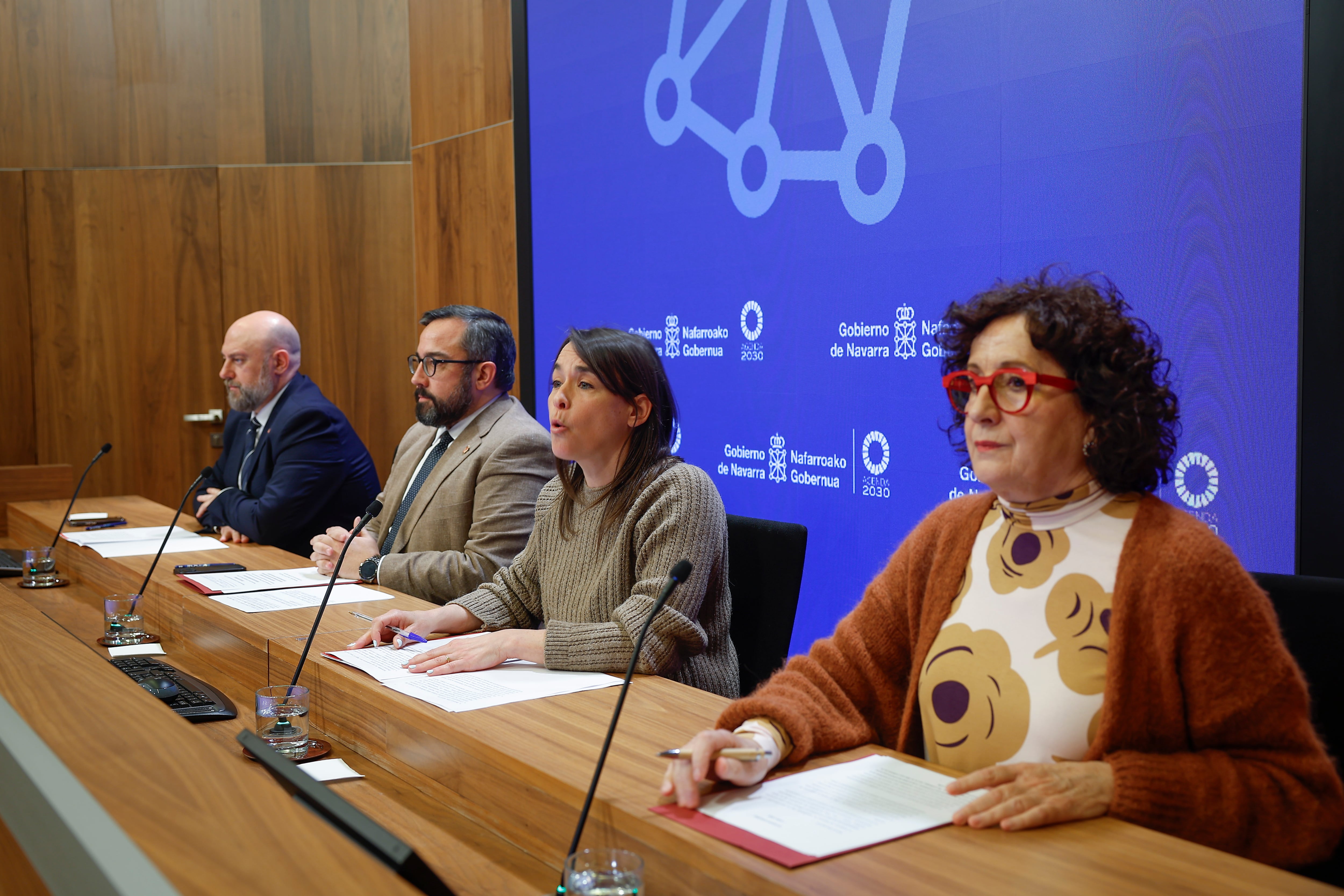 La vicepresidenta Begoña Alfaro acompañada por los Consejeros en la rueda de prensa posterior a la Sesión de Gobierno de este miércoles