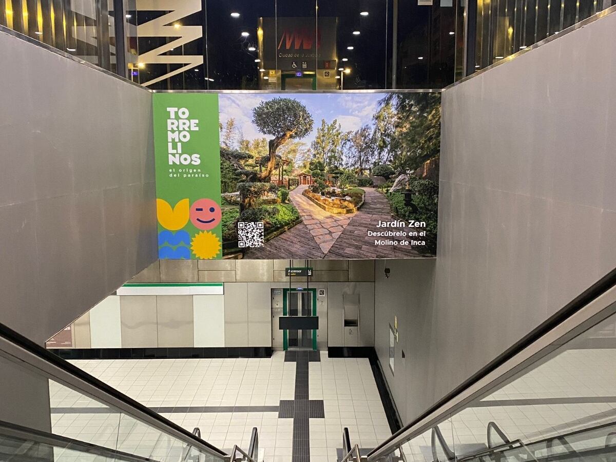 Una de las imágenes de la campaña que se puede ver en el metro de Málaga