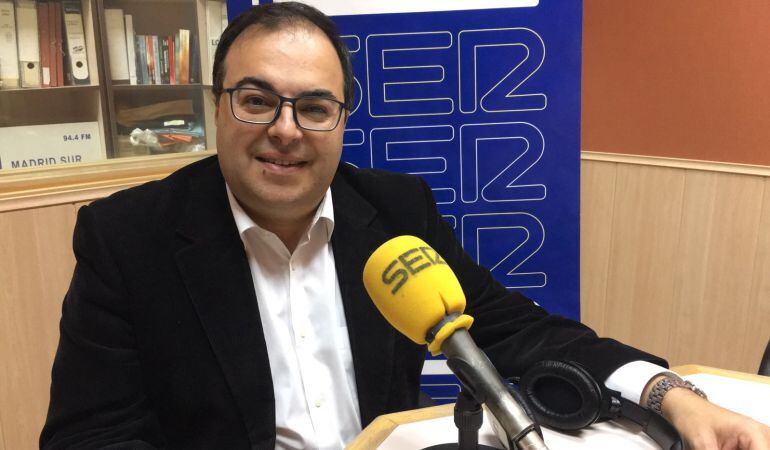Santiago Llorente, alcalde de Leganés, este viernes en los estudios de la radio