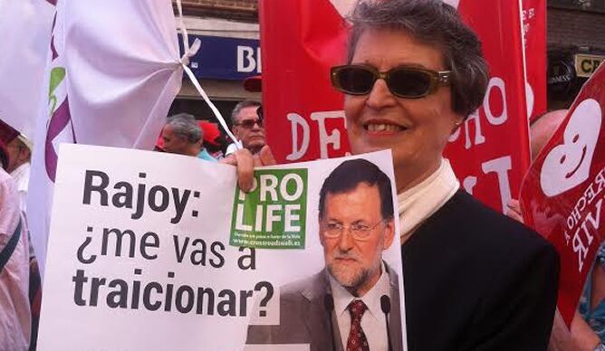 Pancarta de una de las manifestantes a favor de la ley del aborto