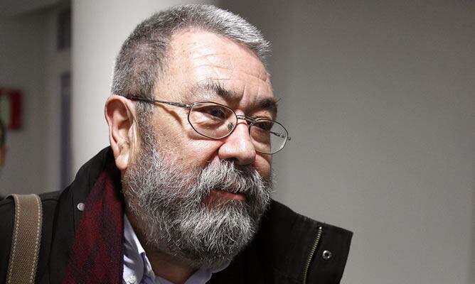 El secretario general de UGT, Cándido Méndez, antes de una entrevista en la Cadena SER