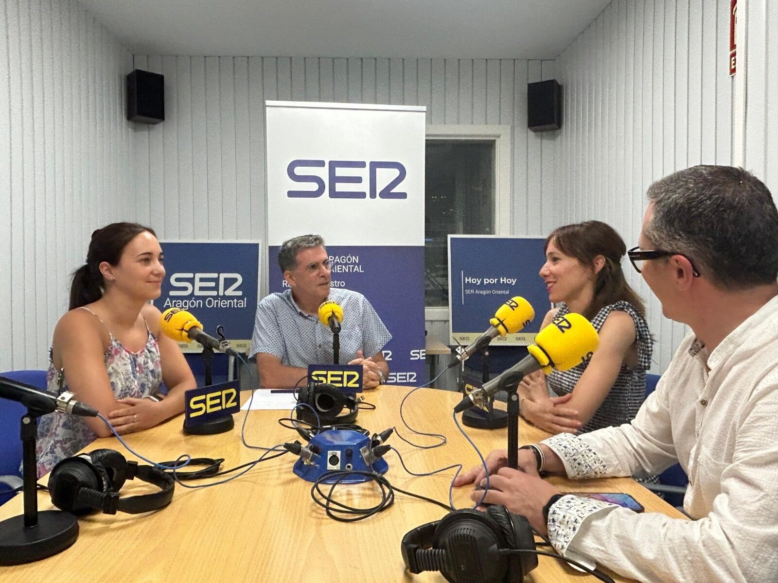 Silvia Robles, Eva Noya y Sergio Bielsa en los estudios de Ser Aragón Oriental