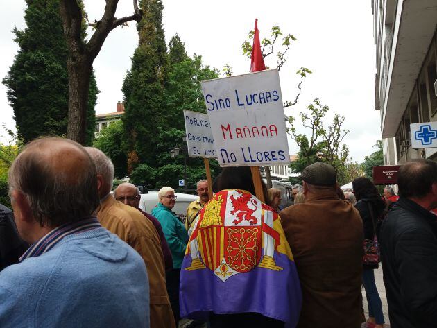 Momento de la manifestación frente a la sede del INSS. Oviedo, esta mañana