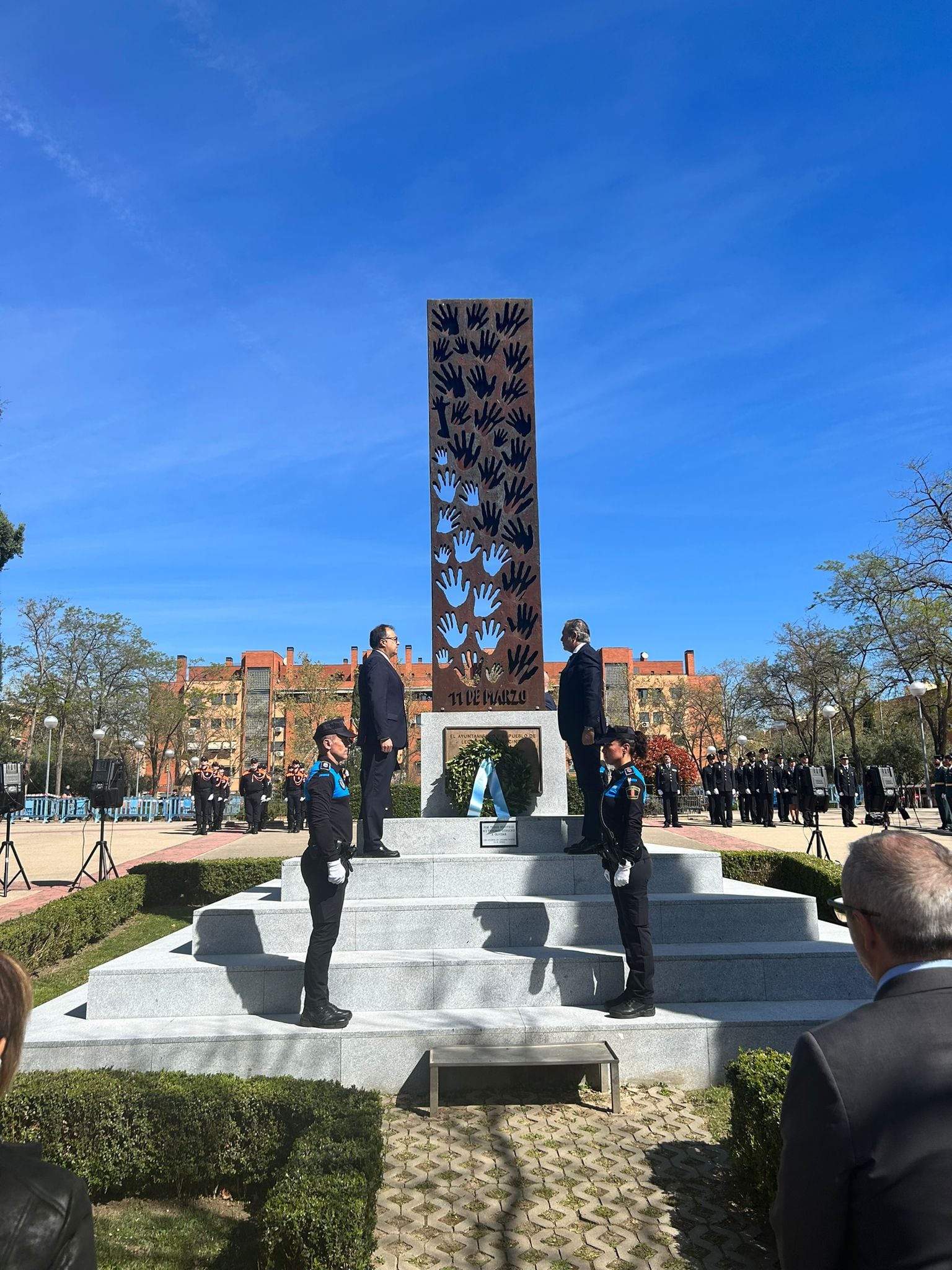 El homenaje floral ha rendido homenaje a las víctimas del atentado terrorista en Leganés