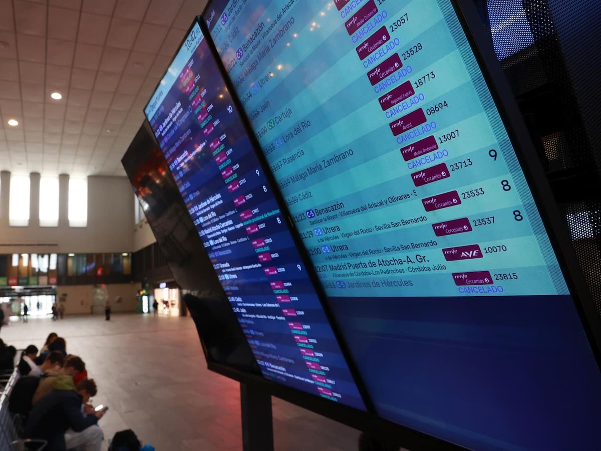 Restablecida la conexión de tren Sevilla-Huelva tras suspenderse por falta de tensión en la catenaria