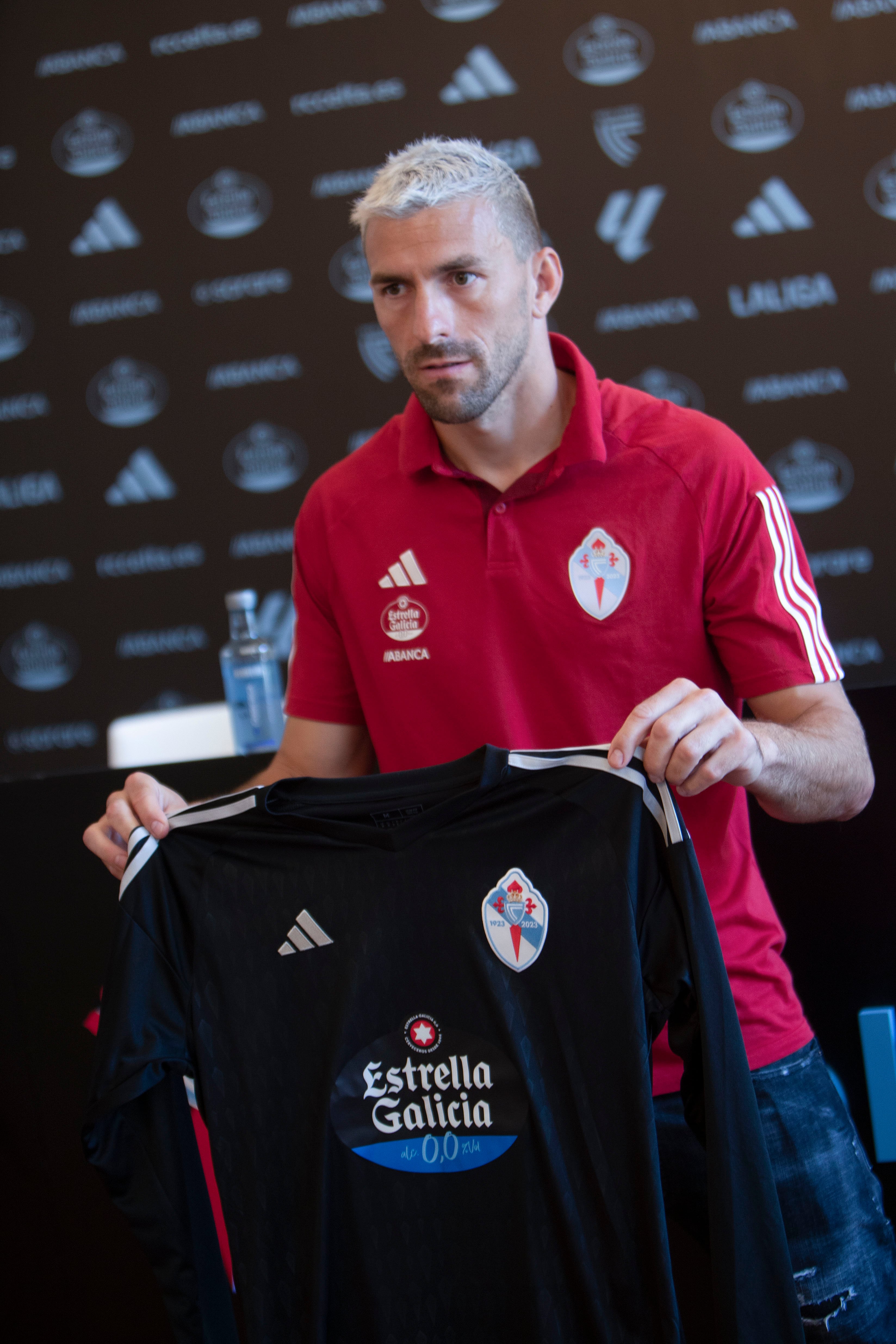 VIGO, 14/09/2023.- El nuevo jugador del Celta de Vigo Vicente Guaita durante la rueda de prensa ofrecida con motivo de su presentación este jueves.  EFE/ Salvador Sas
