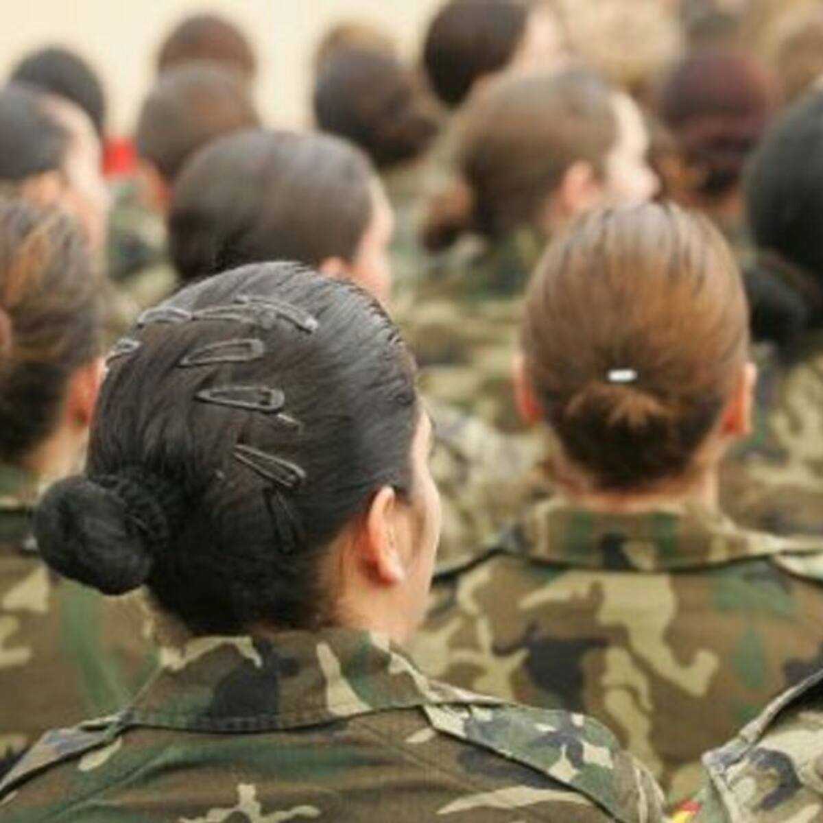 La Asamblea demanda medidas que favorezcan la incorporación de la mujer a las Fuerzas Armadas