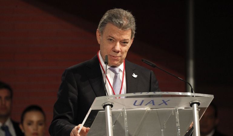  El presidente de Colombia, Juan Manuel Santos, pronuncia su discurso de aceptación tras ser investido doctor honoris causa por la Universidad Alfonso X El Sabio dentro de su gira europea tras recibir el Nobel de la Paz, hoy en Villanueva de la Cañada (Ma