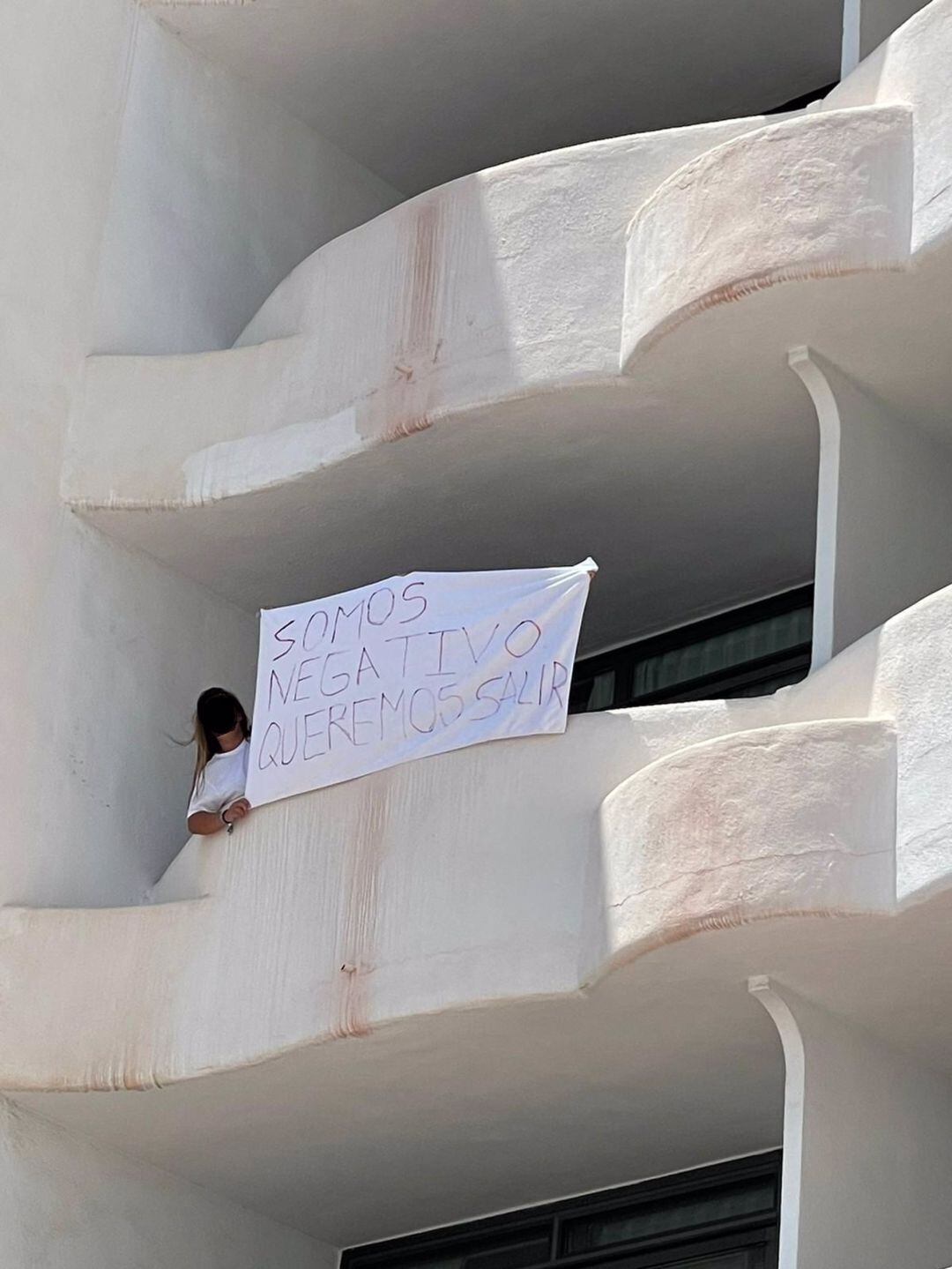 Imagen de estduiante aislada en hotel de Mallorca