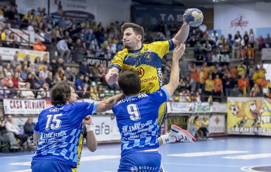 Mauro Jaureguiberry y Gonzalo Carou serán protagonistas en el duelo de esta tarde en la pista y el banquillo, respectivamente