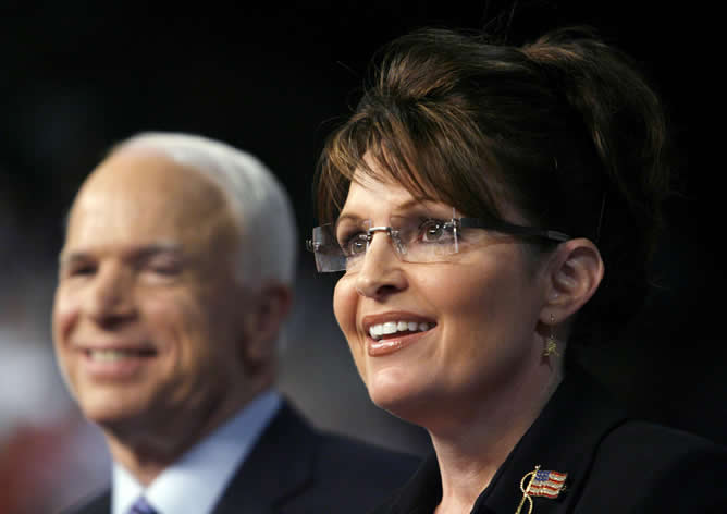 John McCain y la candidata a la vicepresidencia Sarah Palin en Dayton (Ohio)