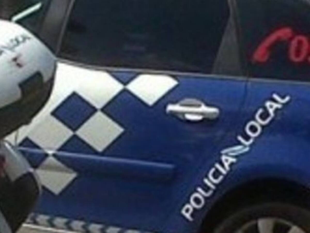 Tiene un accidente, se da a la fuga, lo para la Policía y agrede a un agente