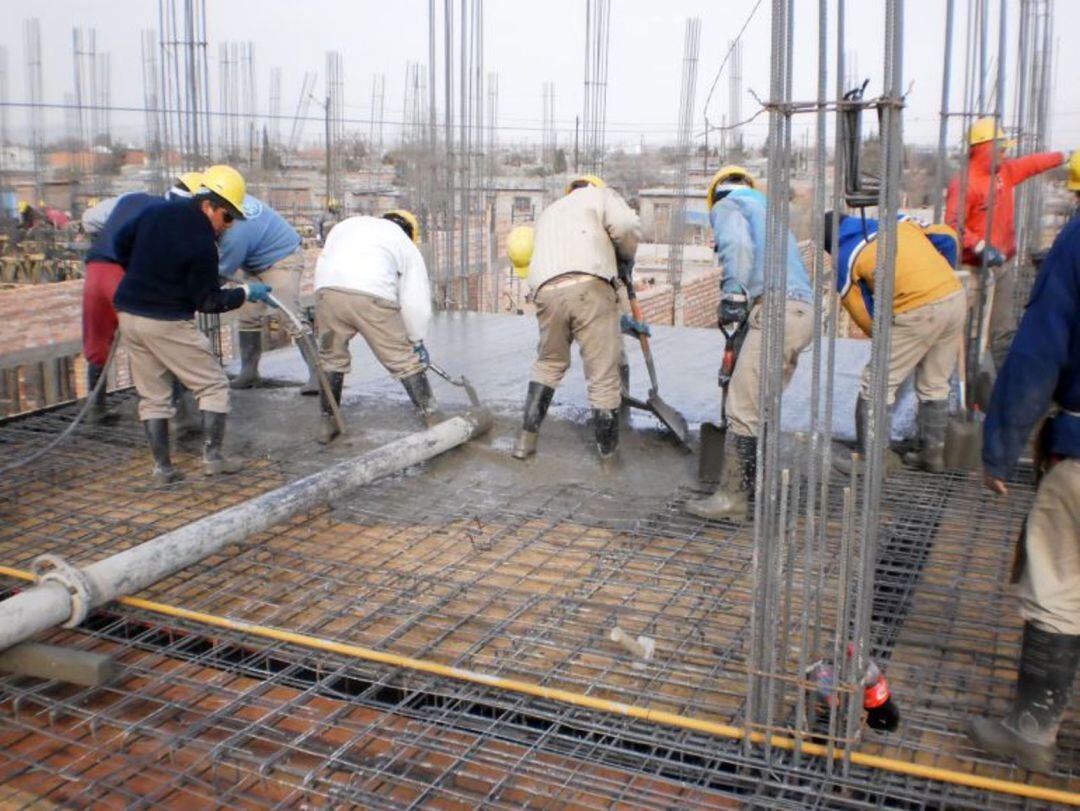 Imagen de archivo de un grupo de trabajadores en una obra