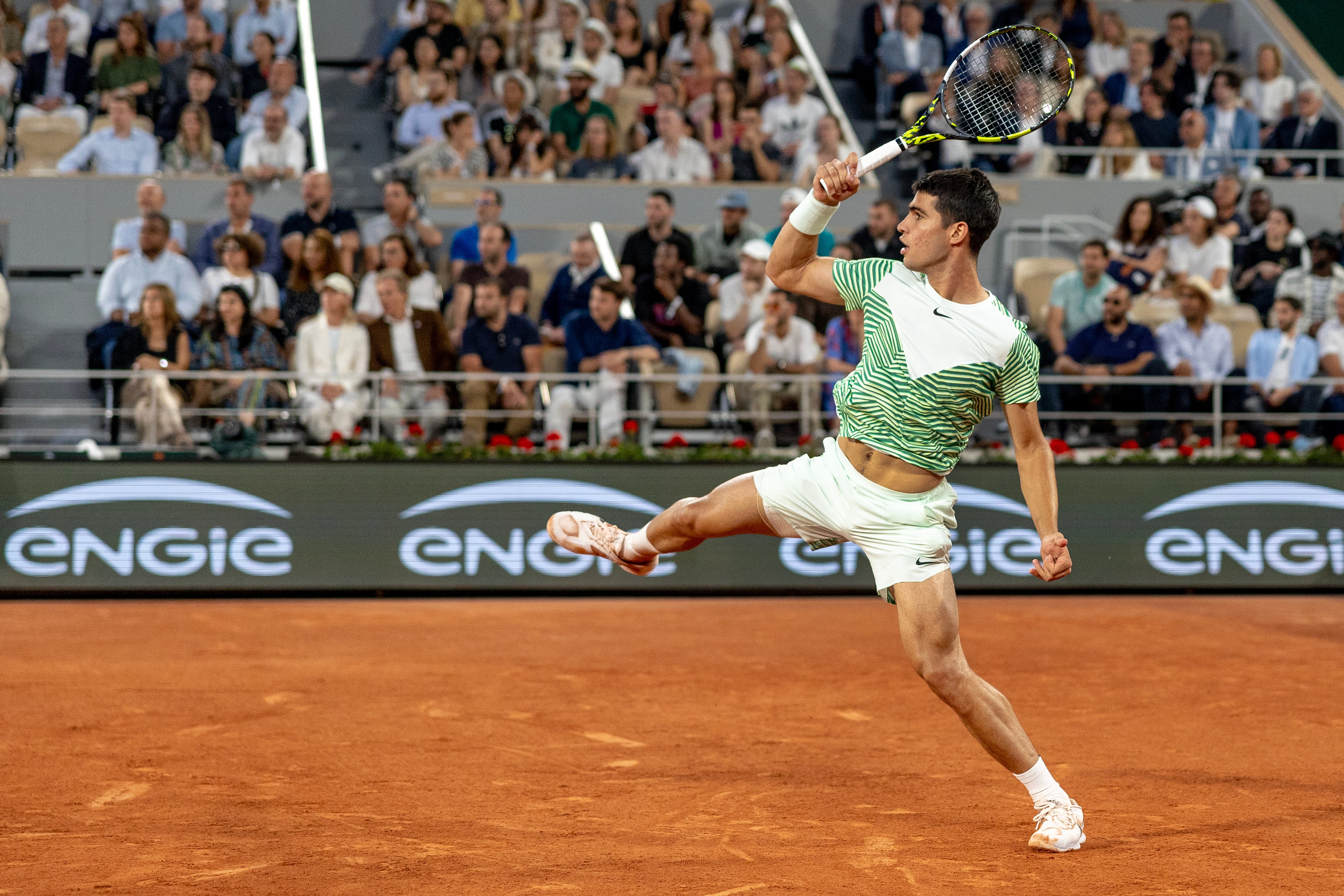 Carlos Alcaraz durante su encuentro contra Tsitsipas.