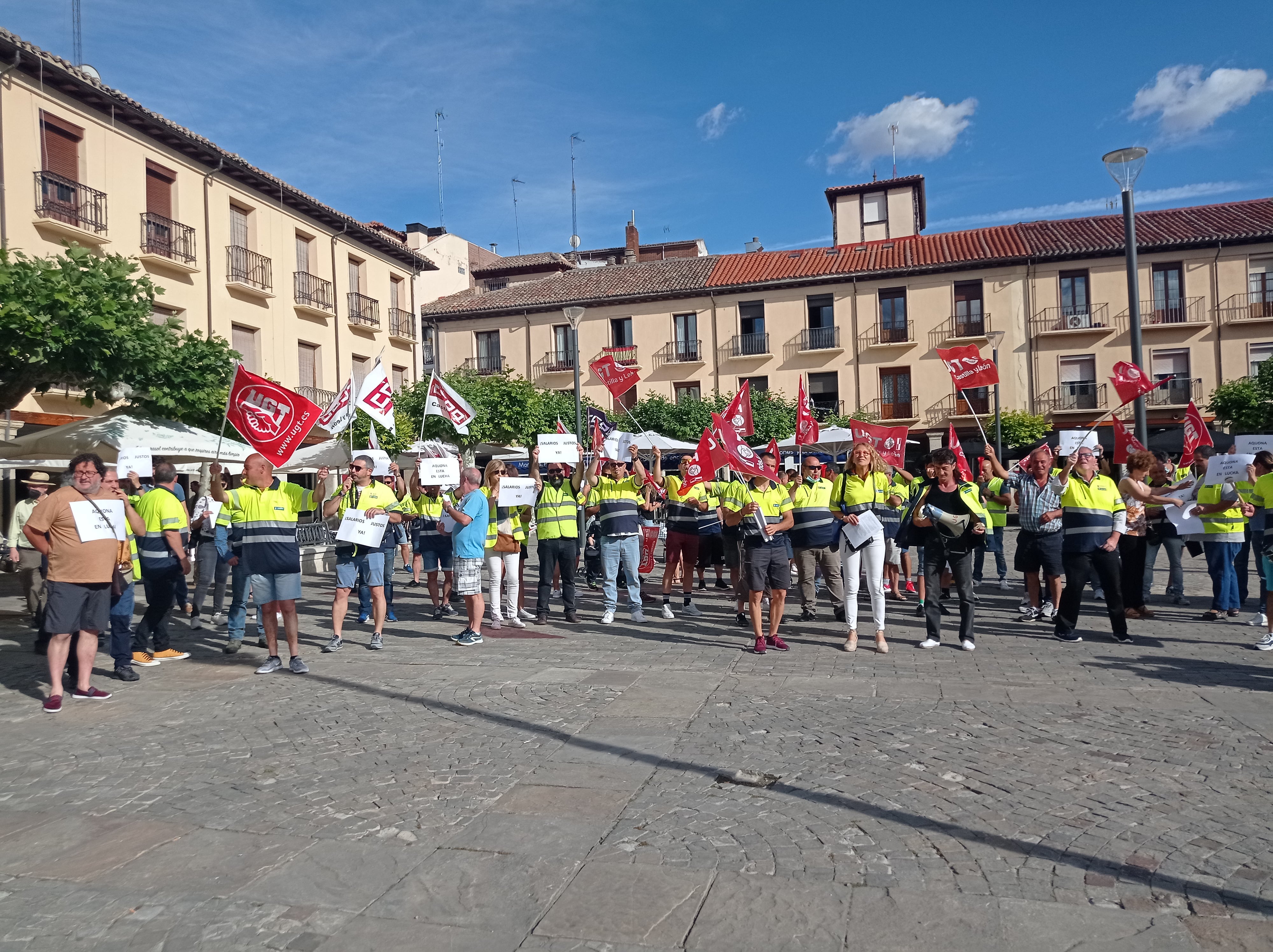 Nueva concentración de los trabajadores de Aquona en la Plaza Mayor