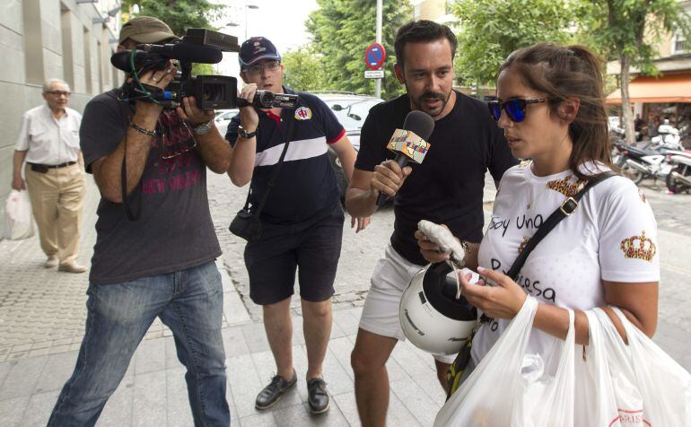 La sobrina de Isabel Pantoja, Anabel Pantoja, a su llegada al Hospital Infanta Luisa, en el barrio de Triana en Sevilla.