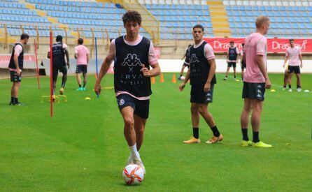 La Cultural pisó el césped del estadio por primera vez este verano