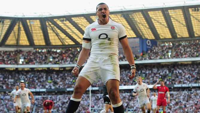 Luther Burrell celebra la victoria de Inglaterra ante Gales