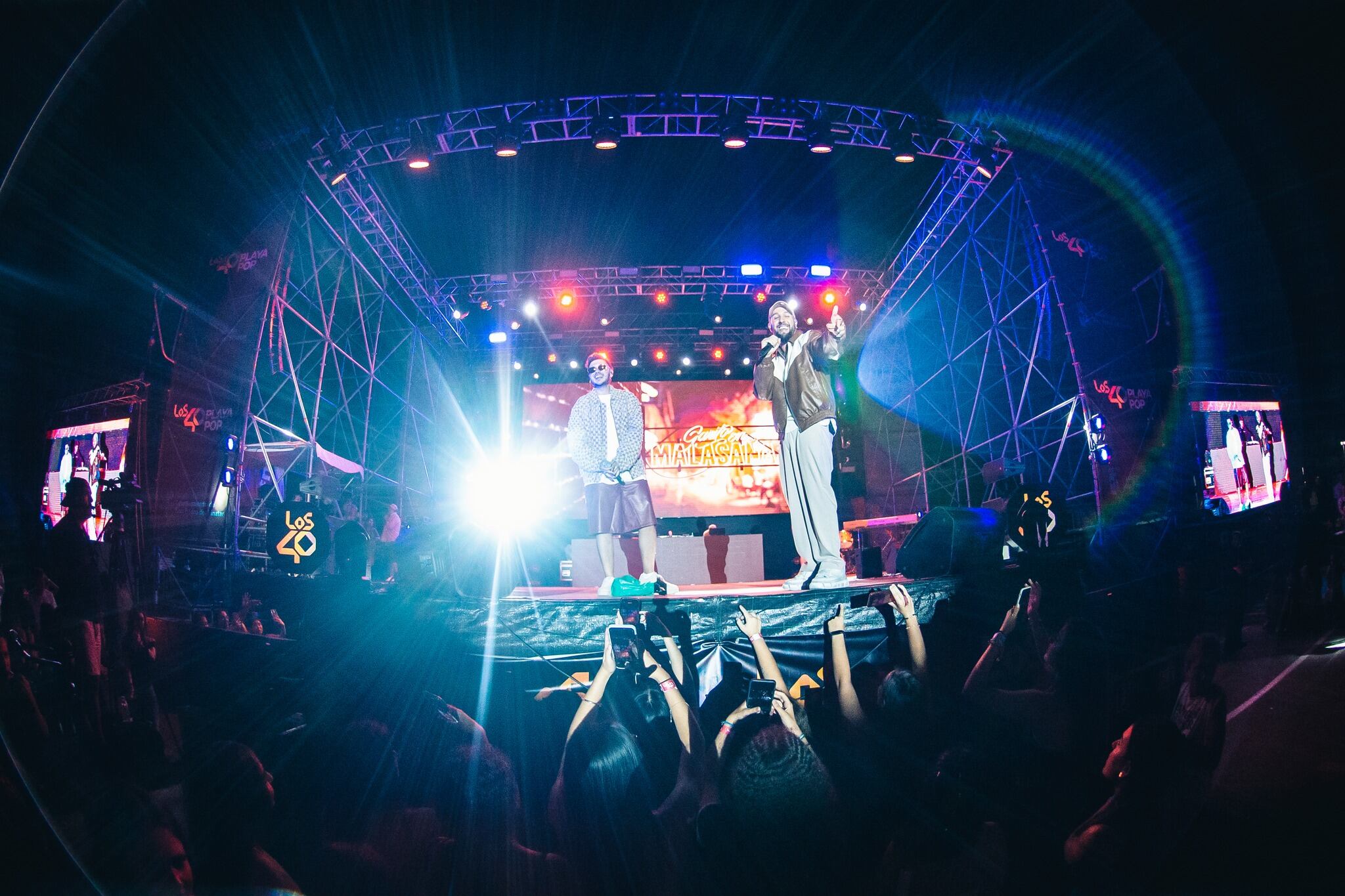 Lérica durante su actuación en Los40 Playa Pop