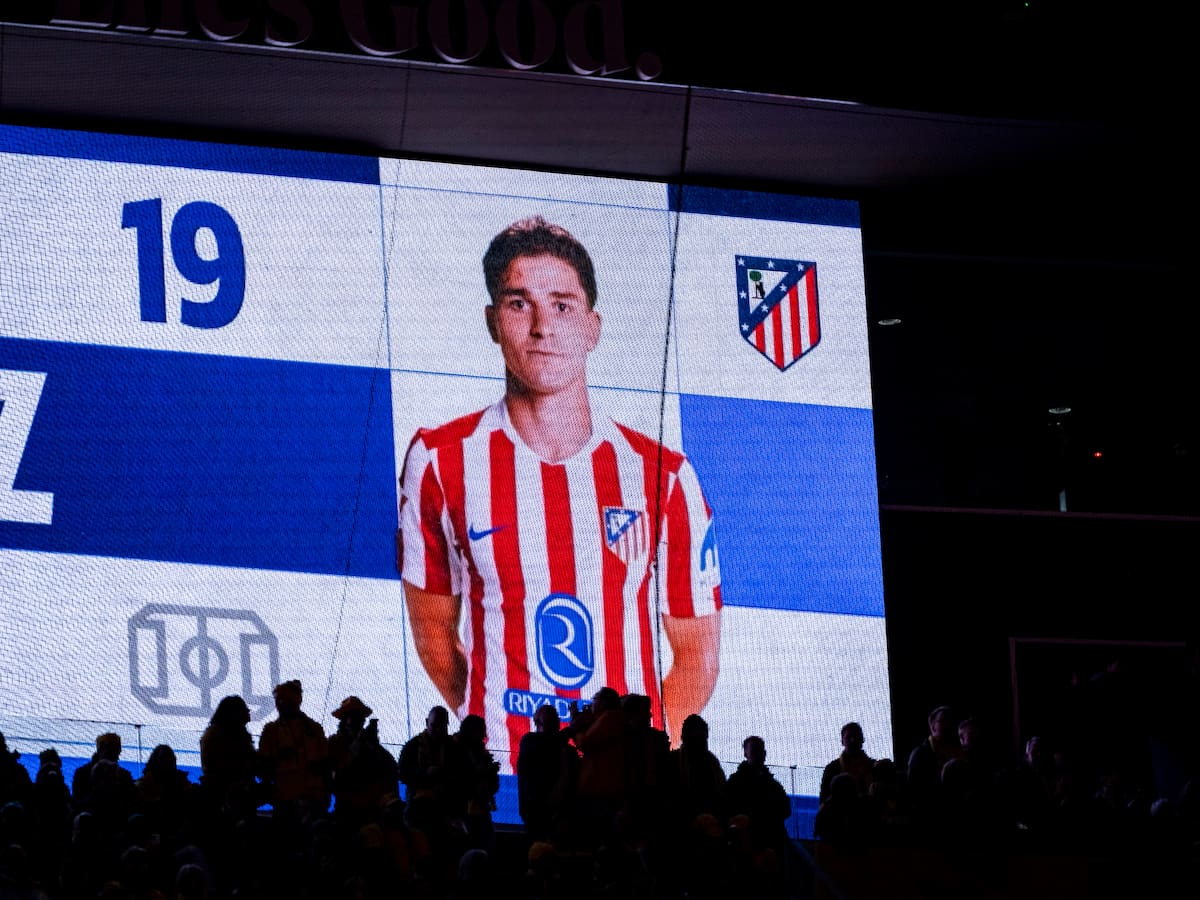 Malestar en el Atlético por las palabras de Araujo sobre Julián Álvarez: "Los mejores jugadores tienen que estar en el Barça"