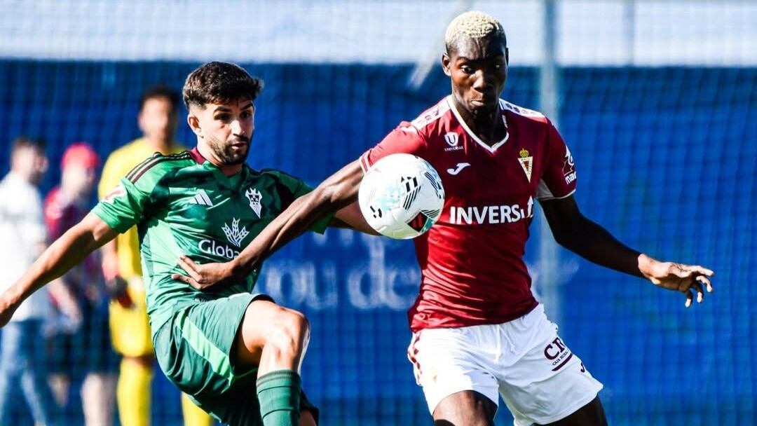 Mathieu Seyran en el primer partido amistoso de la pretemporada del Real Murcia ante el Albacete.
