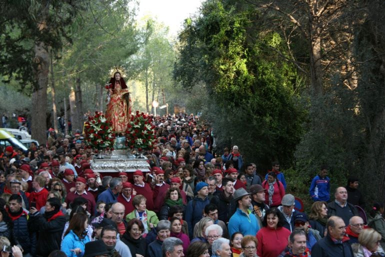 La Santa, acompañada por miles de devotos, durante su romería a Totana (Archivo)