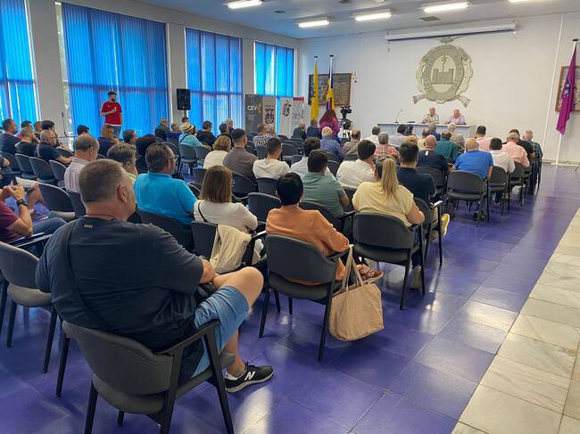 Bastante asistencia de gente a la reunión