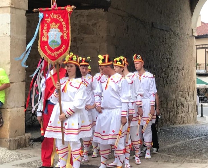 Imagen de archivo del Grupo de Danzas de Baños de Valdearados en una exhibición en Peñaranda de Duero