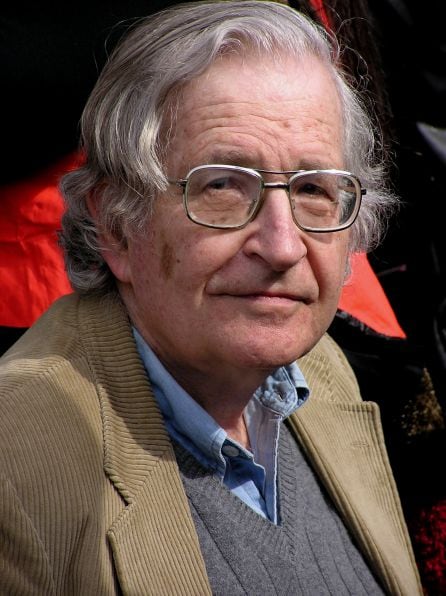 El lingüista Noam Chomsky