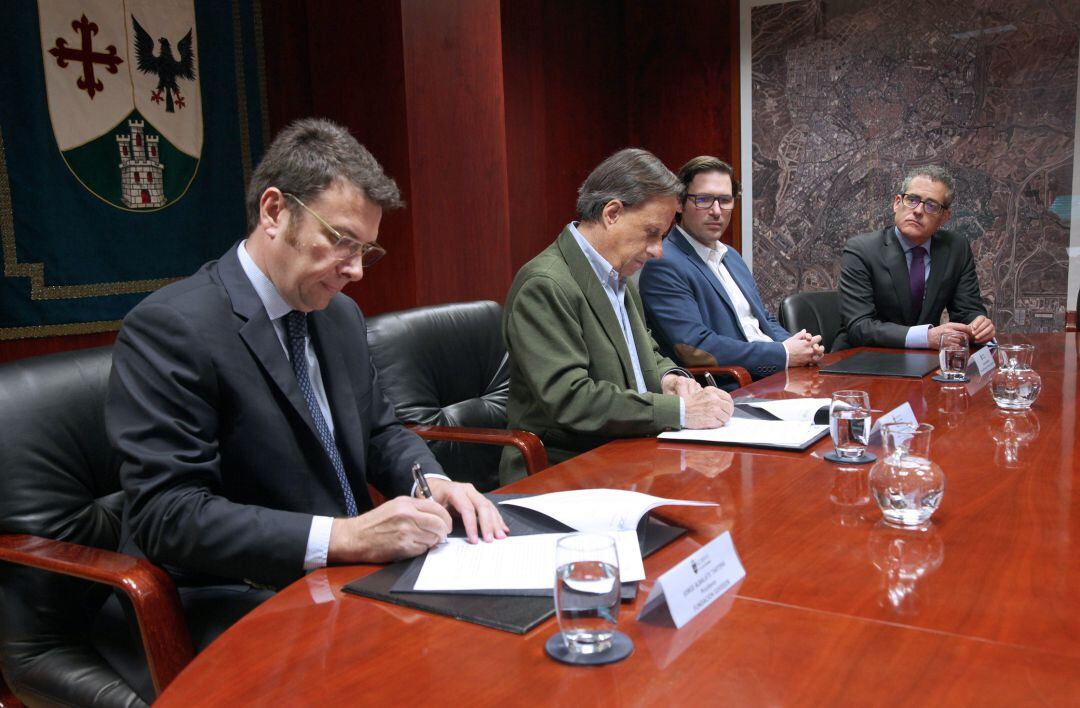 Firma del convenio entre Ayuntamiento y GoodJob