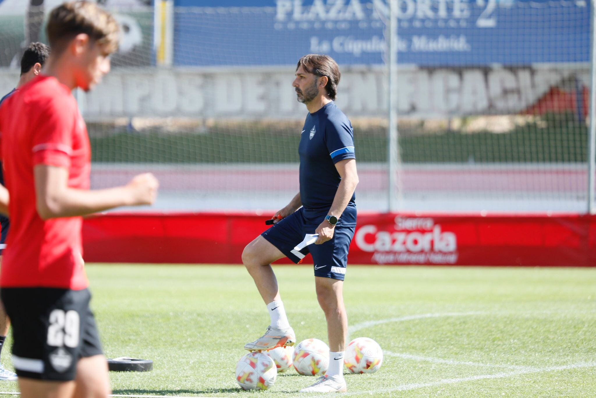 Miguel Ángel &quot;Lobo&quot; Martínez durante un entrenamiento de la UD Sanse