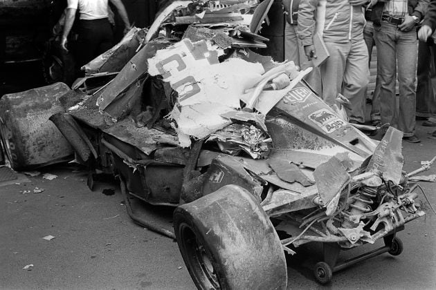 Así quedó el Ferrari 312T2 de Niki Lauda tras el accidente que sufrio en el circuito de Nurburgring, Alemania, el 1 de agosto de 1976.