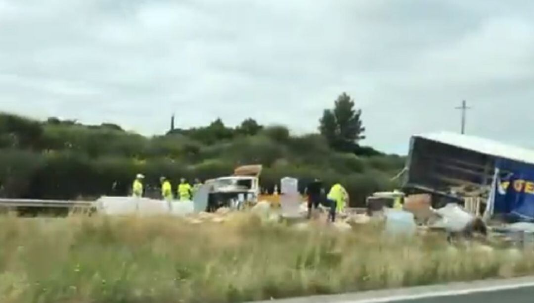 Corte parcial en la AP-15 por un choque entre dos camiones, sin heridos