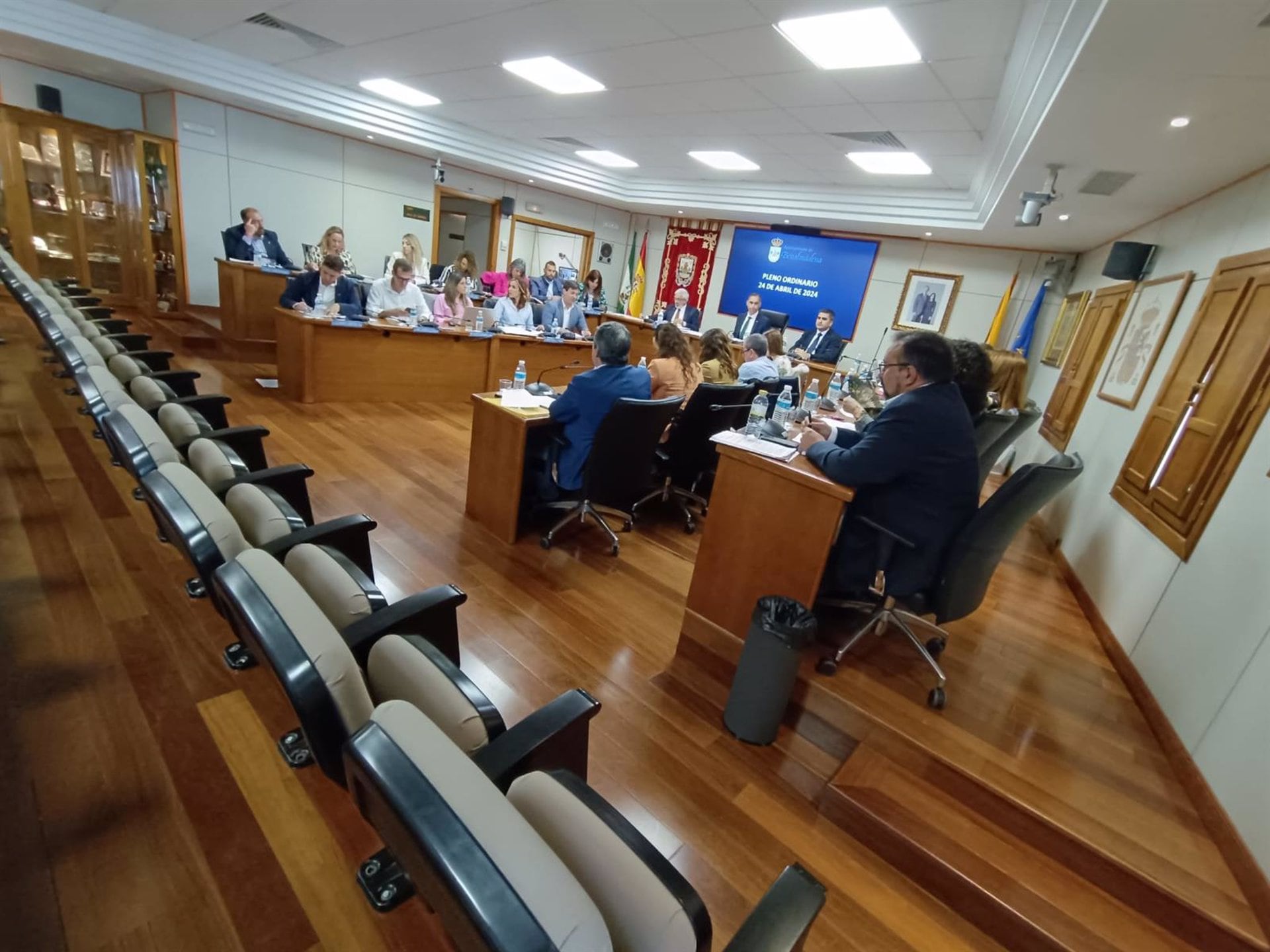 Un momento del pleno en el Ayuntamiento de Benalmádena