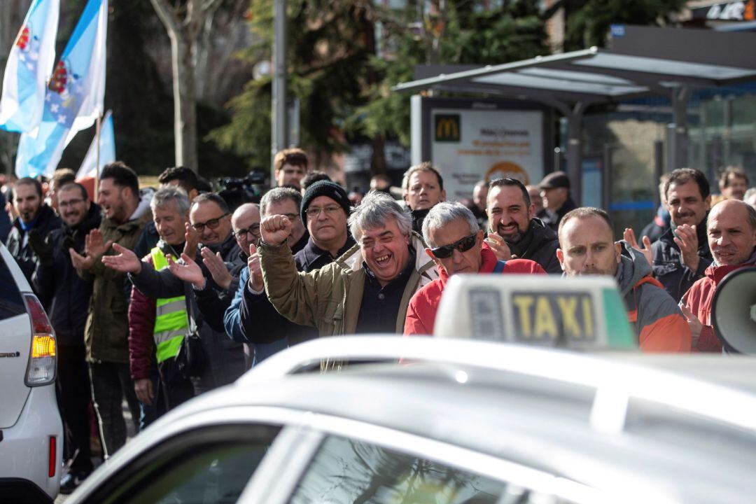 Los taxistas madrileños inician este lunes su tercera semana de huelga