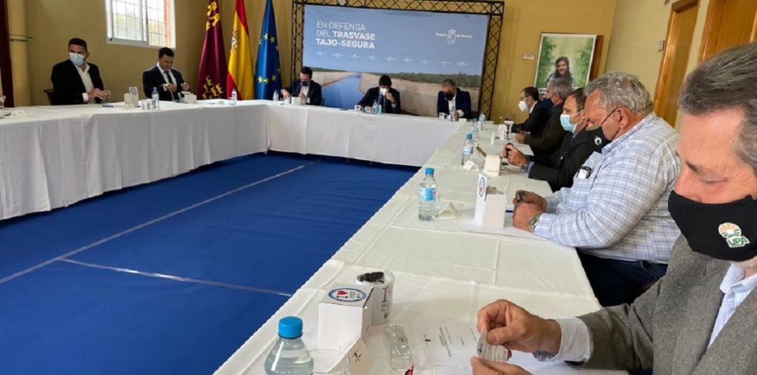 Imagen de la reunión mantenida este lunes en el municipio de San Javier