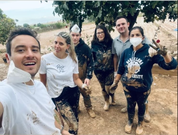 Juanje Diánez, junto al resto de voluntarios en Valencia