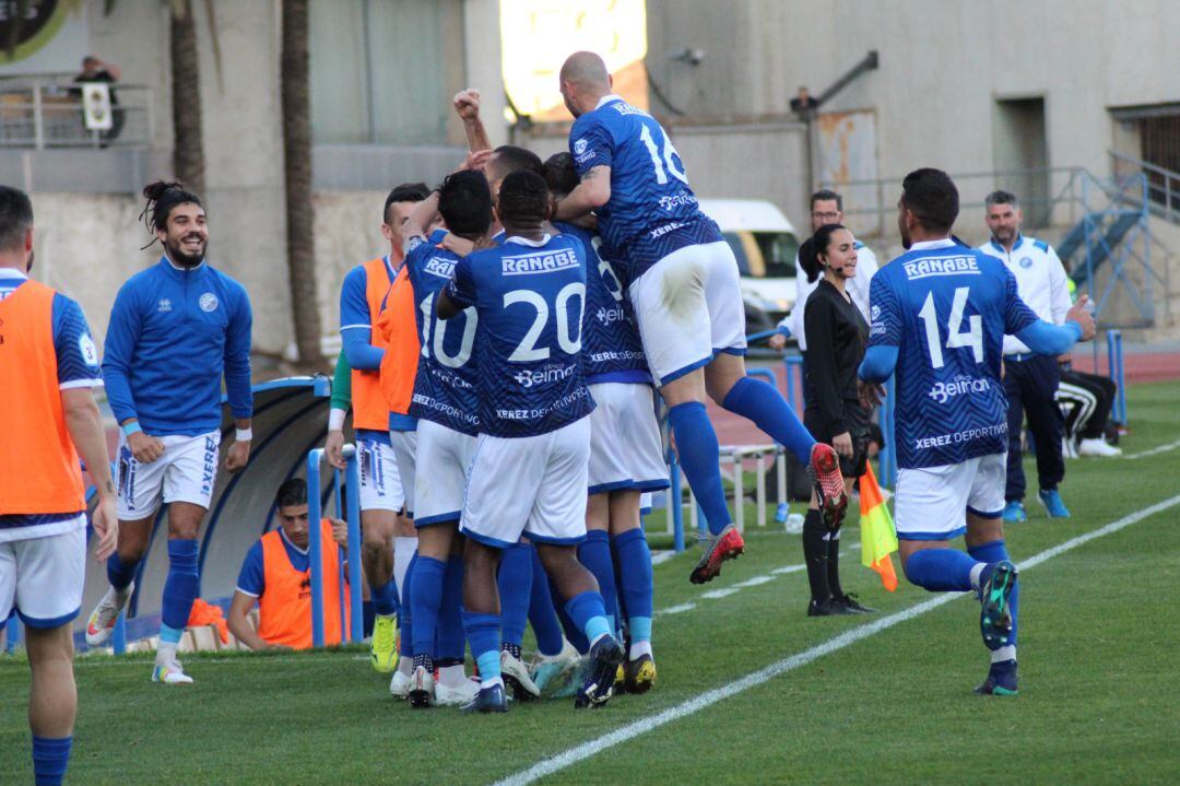 Jugadores del Xerez DFC celbrando un gol esta temporada