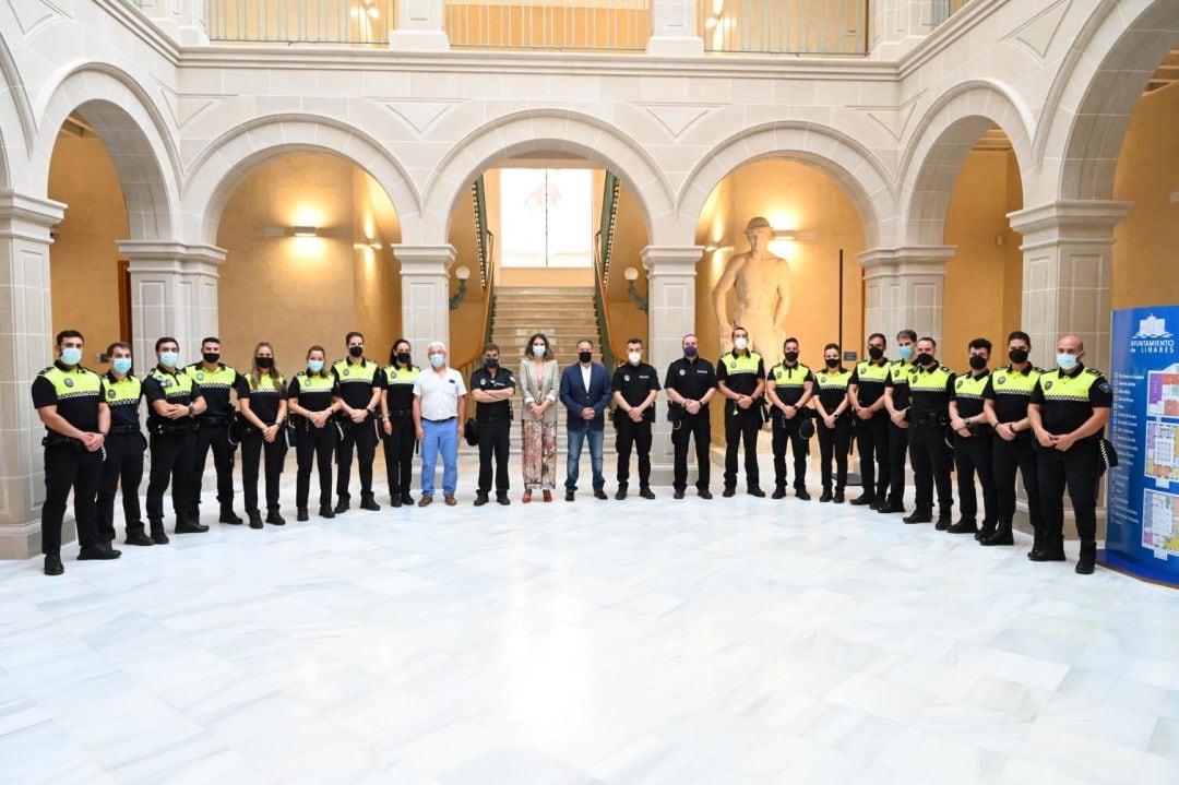 Toma de posesión de 17 agentes de Policía Local de Linares.