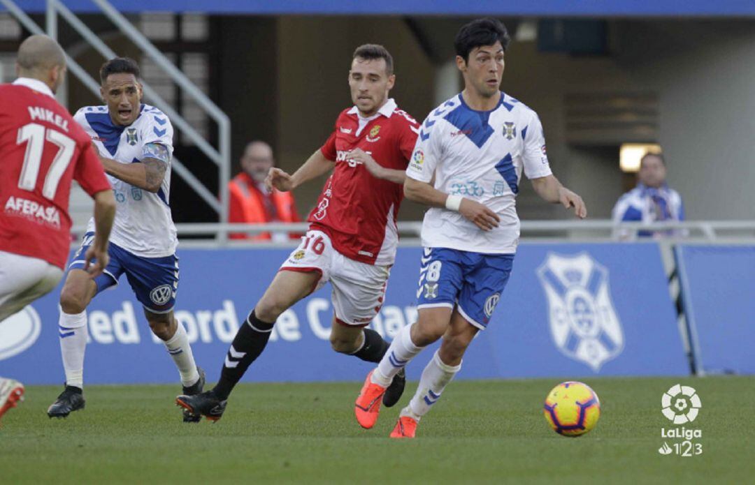 Borja Lasso debutó con el CD Tenerife haciendo un buen partido