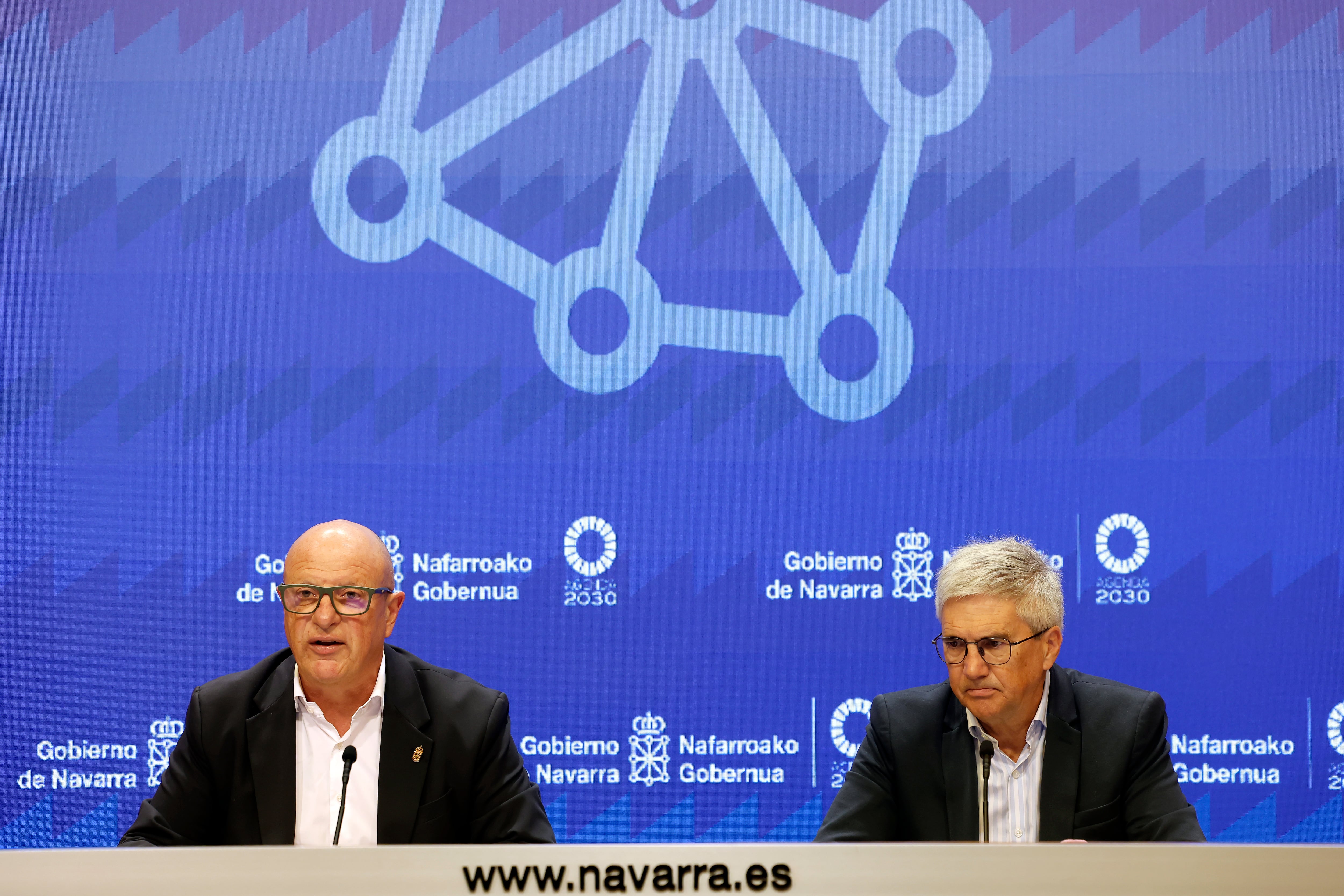 El consejero de Educación del Gobierno de Navarra, Carlos Gimeno, junto al director general de Educación y Formación Profesional, Gil Sevillano