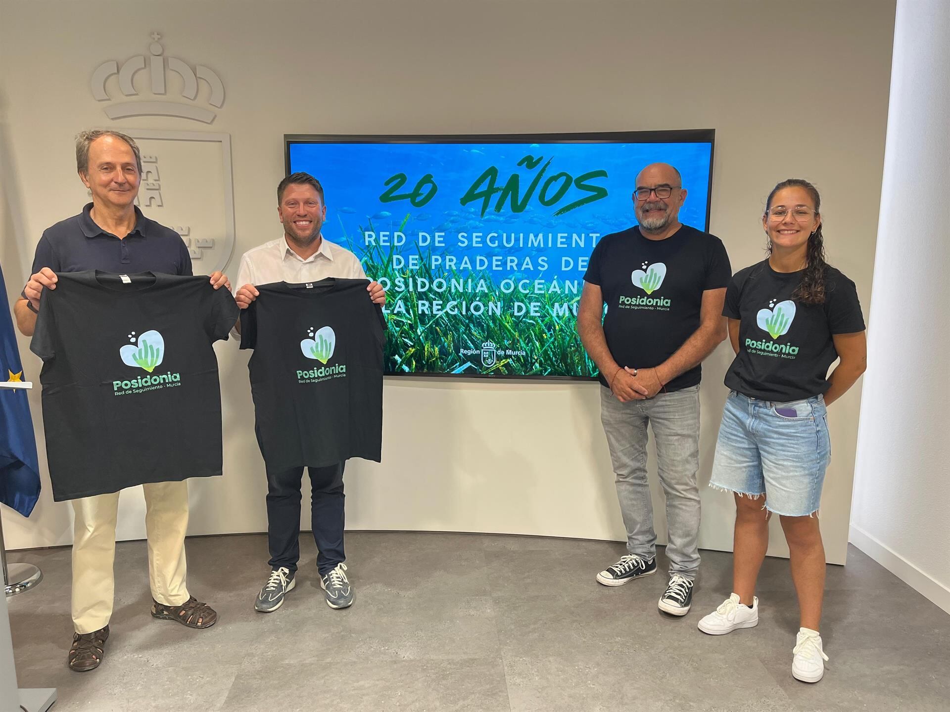 La Red de seguimiento de praderas de posidonia en la Región cumple 20 años y ha contado con más de 1.000 buceadore