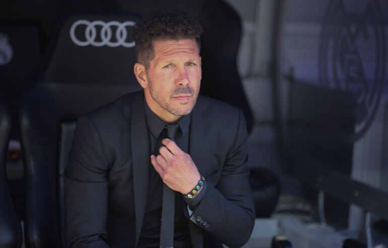 Simeone, en el banquillo del Bernabéu