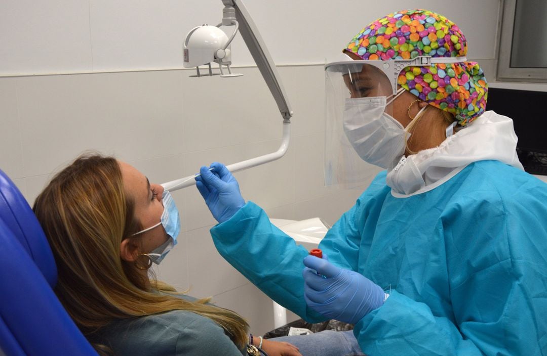 Archivo - Prueba PCR para detectar Covid