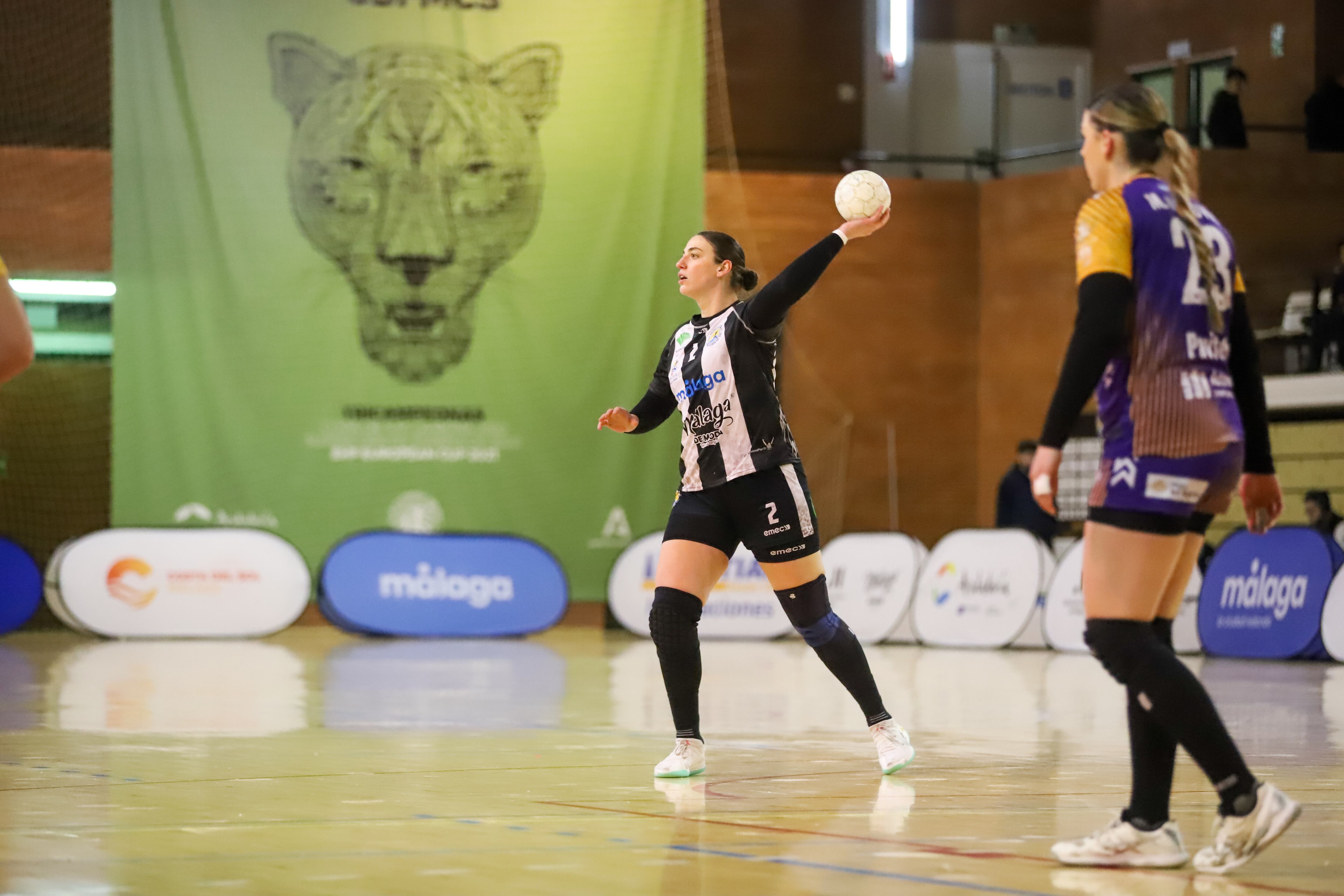 Las malagueñas siguen intratables en la liga