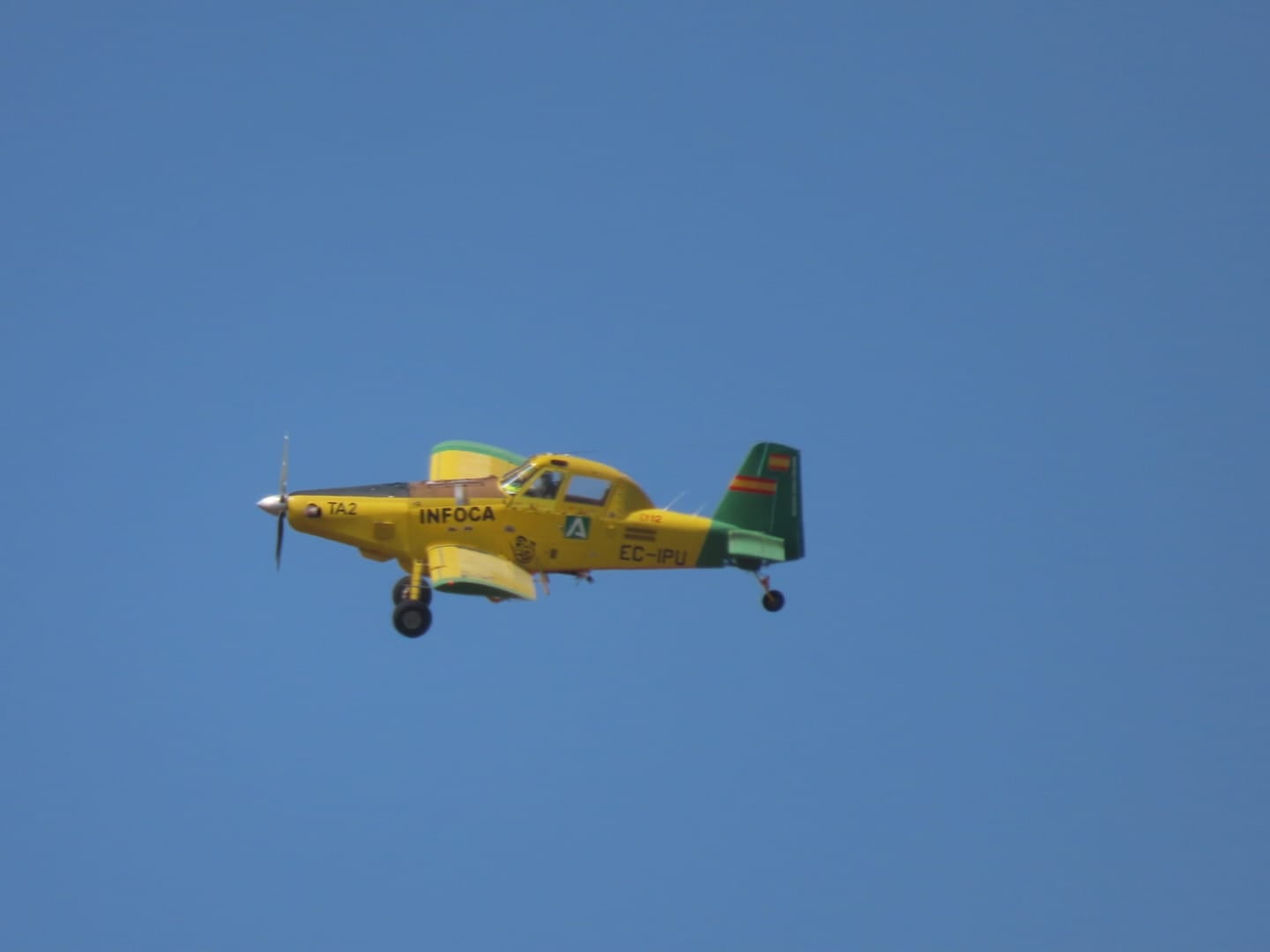 Medios aéreos del Infoca interviniendo en un incendio en Córdoba