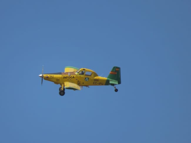 Medios aéreos del Infoca interviniendo en un incendio en Córdoba