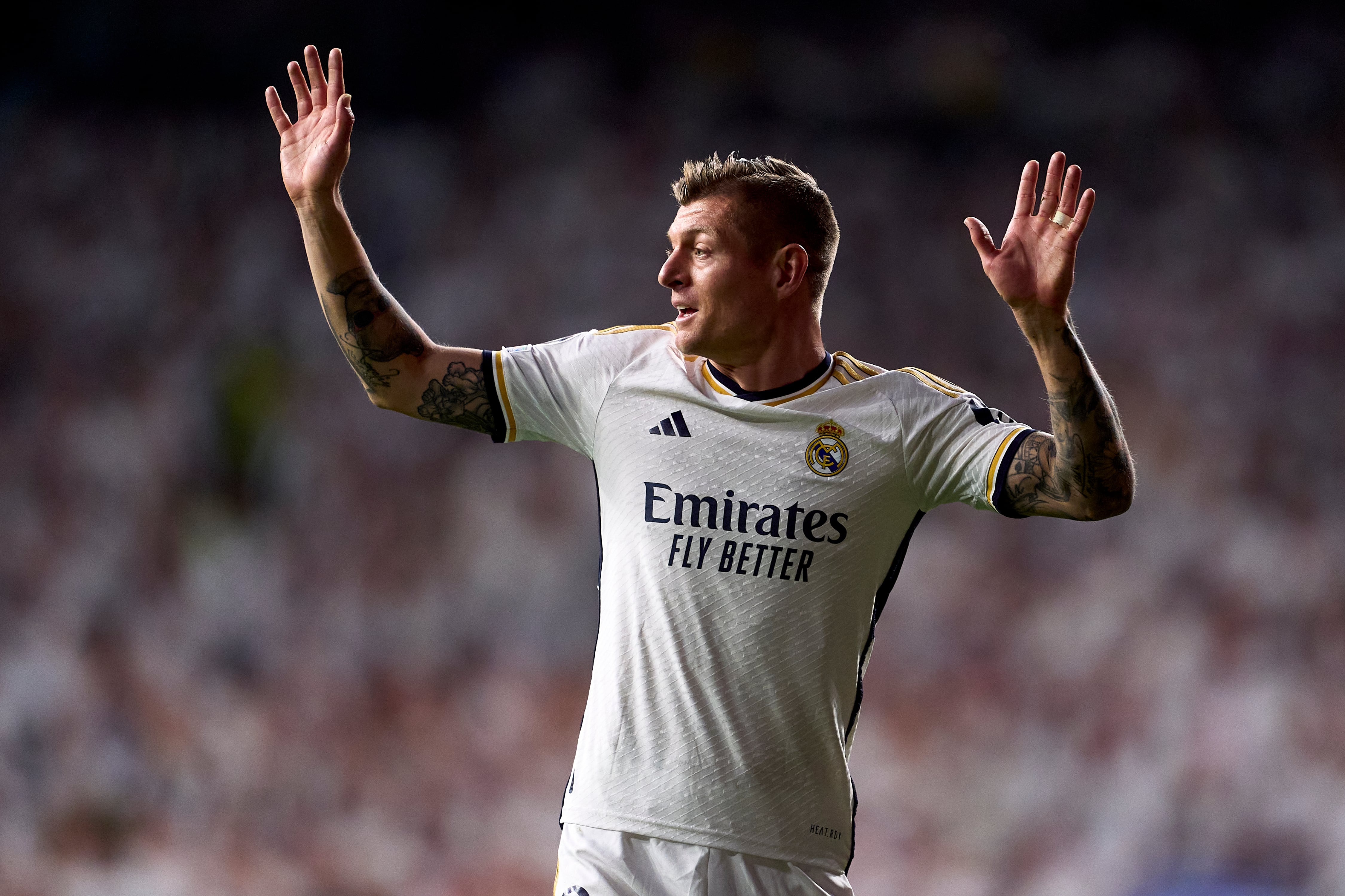 Toni Kroos disputando un partido con el Real Madrid en el Santiago Bernabéu