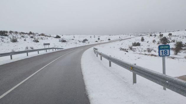 Carretera de Poveda de la Sierra a Peñalén