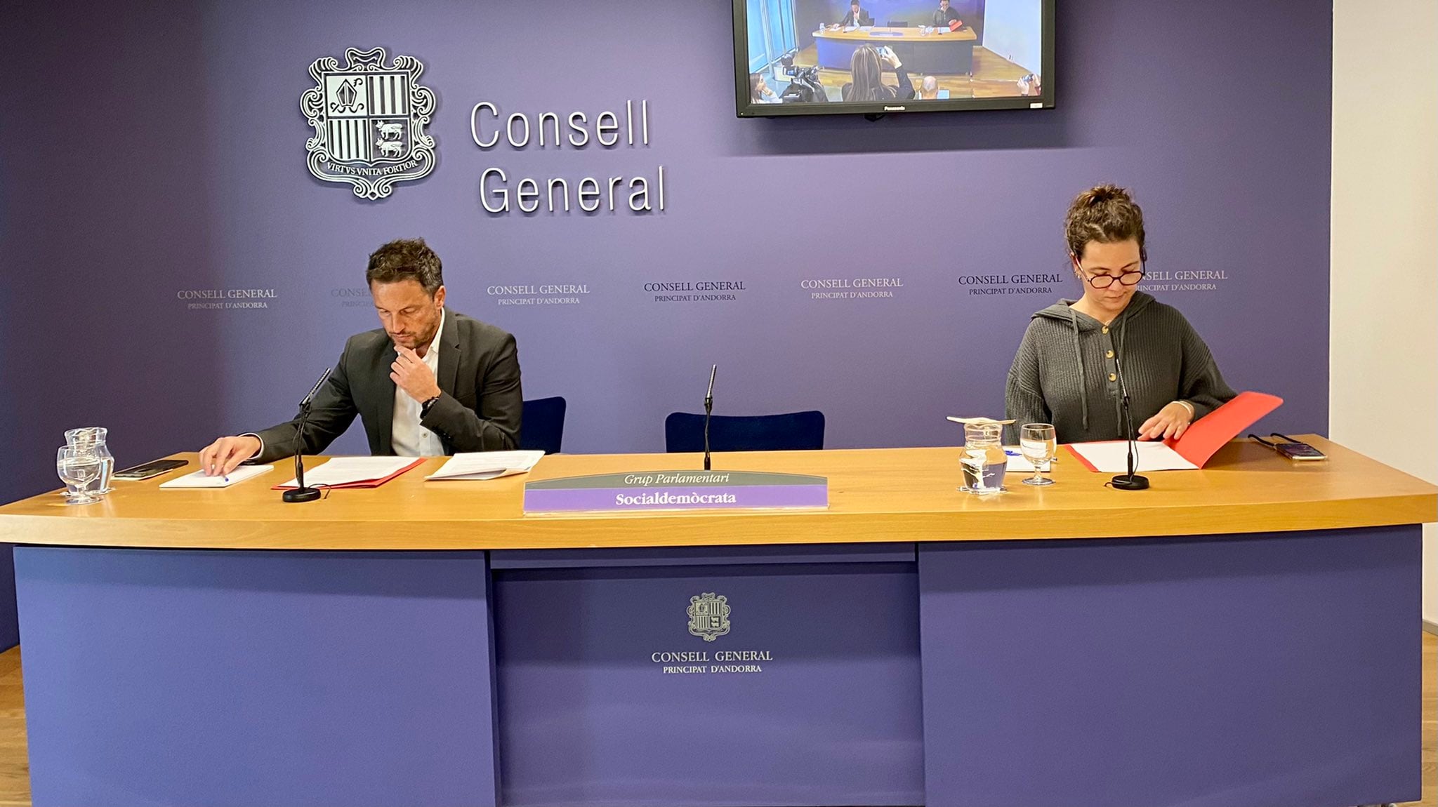 Compareixença dels consellers del PS, Pere López i Judit Salazar, per presentar la modificació de la llei de família que inclou el matrimoni igualitari.